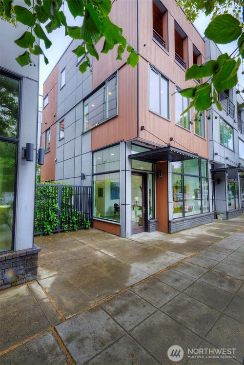 3834 California Ave Sw, Seattle, WA, 98116-3704 | Card Image