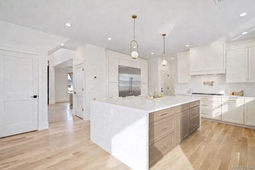 908 Maple Ln, East Meadow, NY, 11554-4553 | Card Image