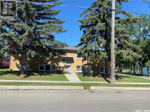 1106 Mcintosh St, Regina, SK, S4T5B9 | Card Image