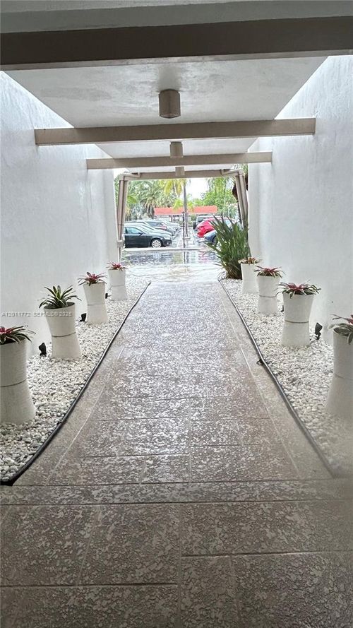 405-3000 Ne 16th Ave, Oakland Park, FL, 33334-5216 | Card Image