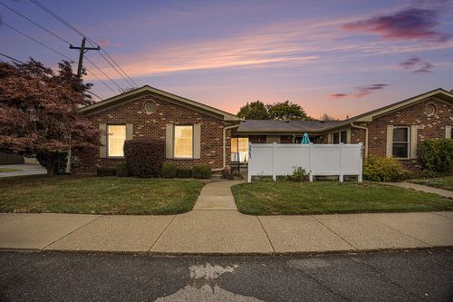 2863 Roundtree Dr, Troy, MI, 48083-2331 | Card Image