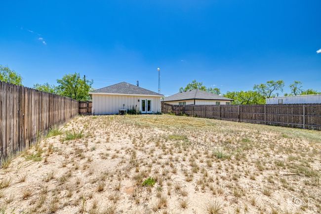 11175 Houston St, House other with 3 bedrooms, 2 bathrooms and 1 parking in Carlsbad TX | Image 17