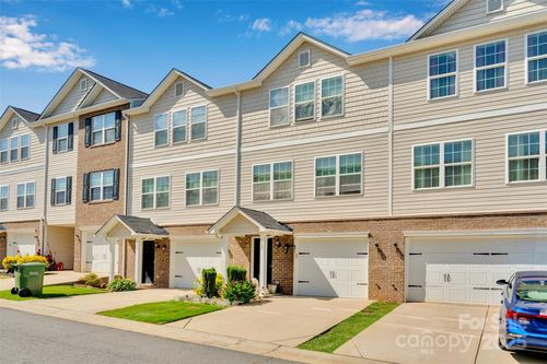 117 Langhorne Dr, Mount Holly, NC, 28120-1449 | Card Image