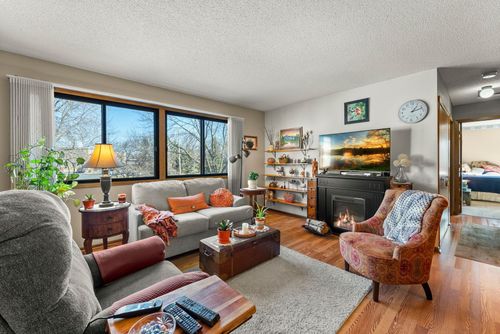 4245 Centerville Rd, Vadnais Heights, MN, 55127-3631 | Card Image