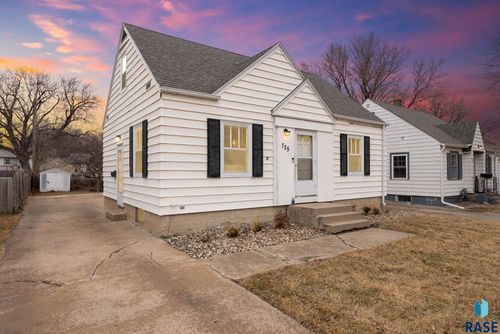 725 S Glendale Ave Avenue, Sioux Falls, SD, 57104 | Card Image