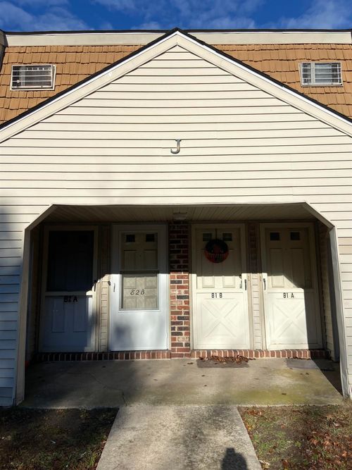 82B Oxford Vlg, Egg Harbor Township, NJ, 08234-4712 | Card Image