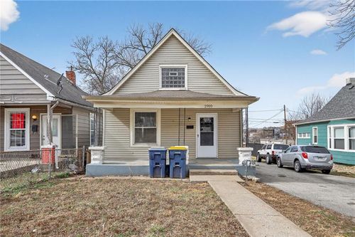2910 Jarboe St, Kansas City, MO, 64108-3547 | Card Image