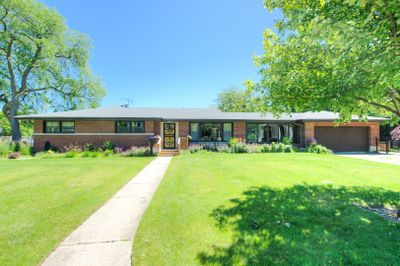 7055 N Kilbourn Avenue, House other with 6 bedrooms, 2 bathrooms and 2 parking in Lincolnwood IL | Image 2