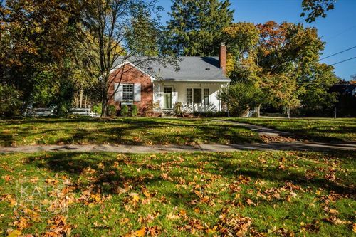 2635 Elmwood Dr Se, East Grand Rapids, MI, 49506-4258 | Card Image