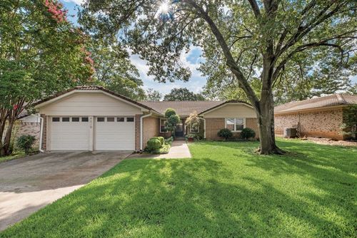 4219 E Pleasant Forest St, Arlington, TX, 76015-4504 | Card Image