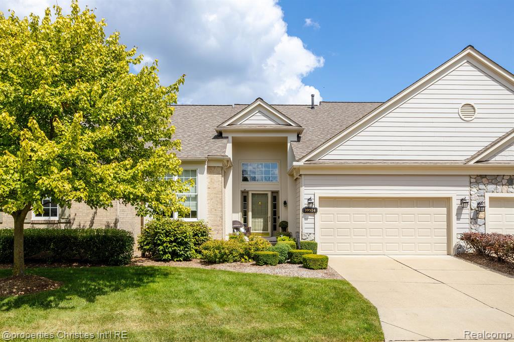 Edgewater Dr, Northville, MI 48168 #1