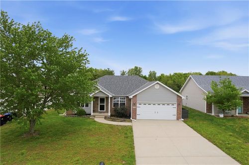 715 Iron Horse Dr, Warrensburg, MO, 64093-3280 | Card Image