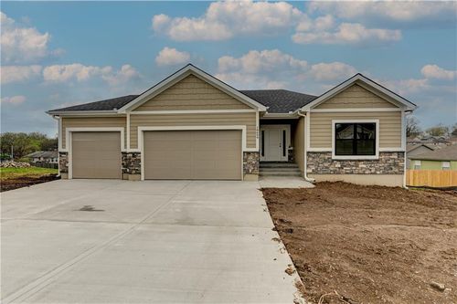 18699 E Bundschu Rd, Independence, MO, 64056 | Card Image