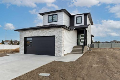 111 Sierra Rd Sw, Medicine Hat, AB, T1B0R6 | Card Image