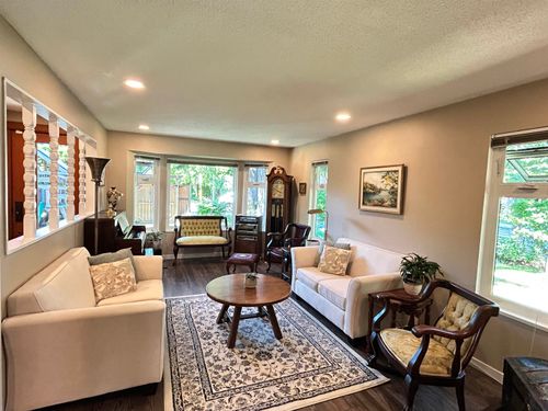 1798 Garden Avenue, North Vancouver, BC, V7P3A7 | Card Image