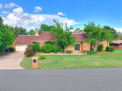 10208 Westlake Dr, Oklahoma City, OK, 73162-6747 | Card Image