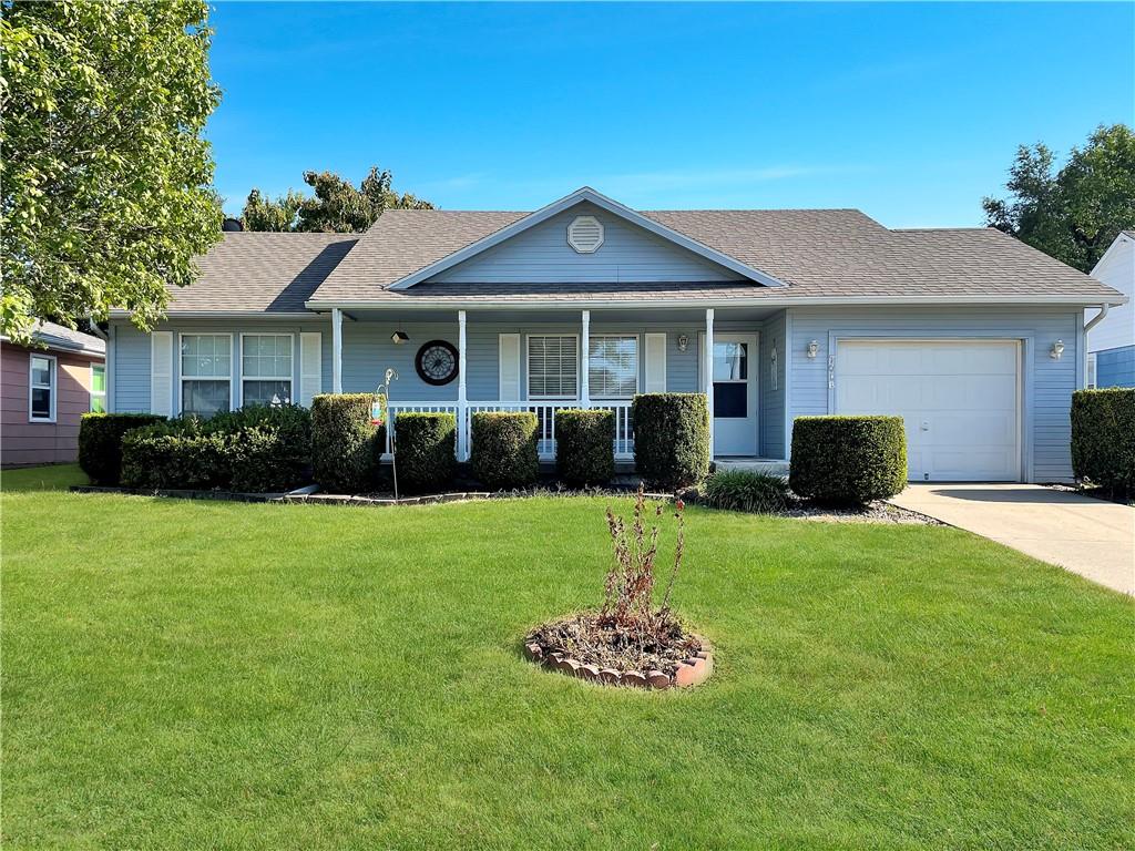 25th Ter, Higginsville, MO 64037