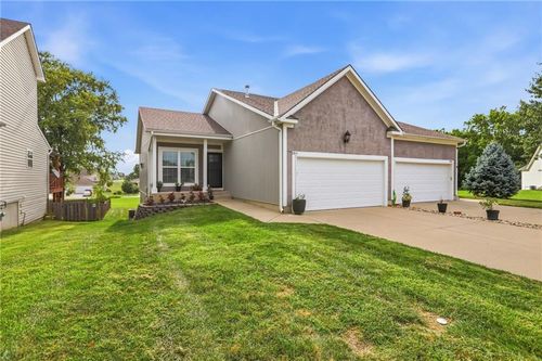 1311 158th Ct, Basehor, KS, 66007-7700 | Card Image