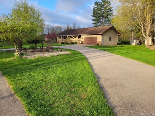 9700 Winans St, West Olive, MI, 49460-8906 | Card Image