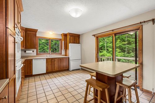 9 Pavillion Rd, Amherst, NH, 03031-1803 | Card Image