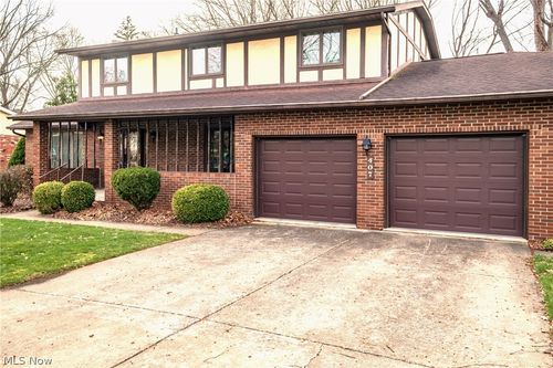 407 Eastbury Ave Ne, North Canton, OH, 44720-2134 | Card Image