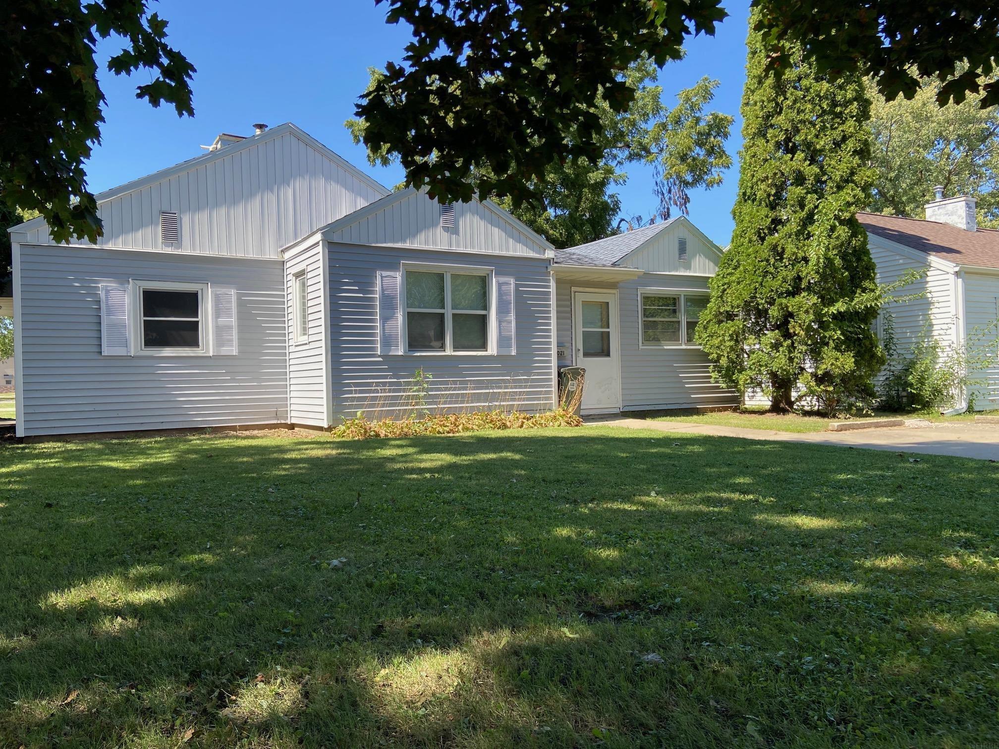 21st St, Cedar Falls, IA 50613