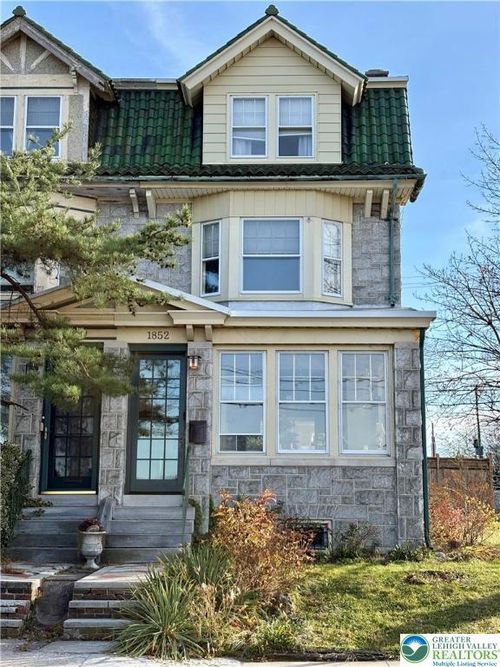 1852 Chew St, Allentown, PA, 18104-5524 | Card Image