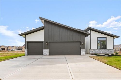 2623 Sw Tracker Ln, Lee's Summit, MO, 64082-1405 | Card Image