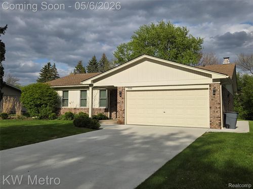 3680 Oriole Dr, Troy, MI, 48084-1672 | Card Image
