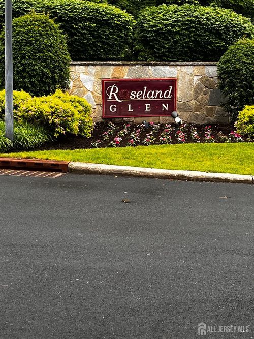 58 Leonard Ter, Roseland, NJ, 07068-3723 | Card Image