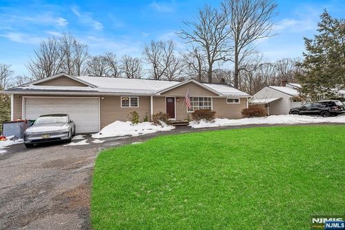 777 Washington Ave, Township Of Washington, NJ, 07676-3835 | Card Image