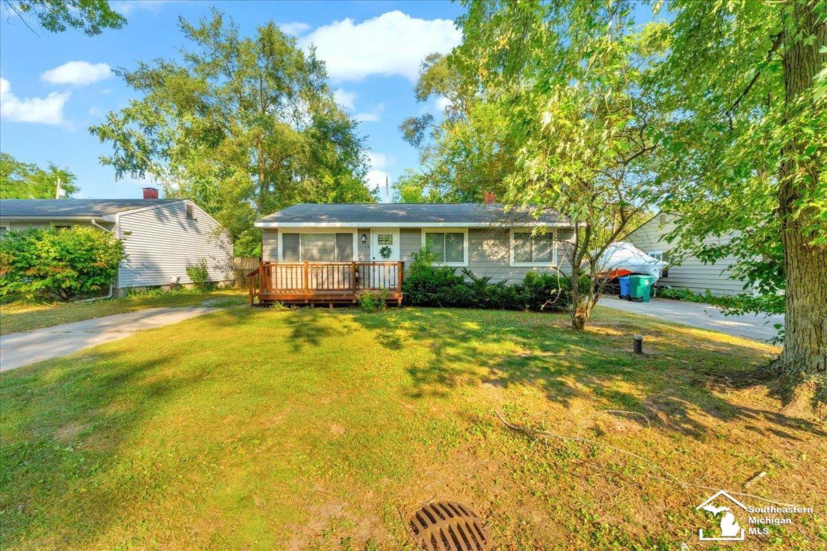 Roselawn St, Commerce Township, MI 48390