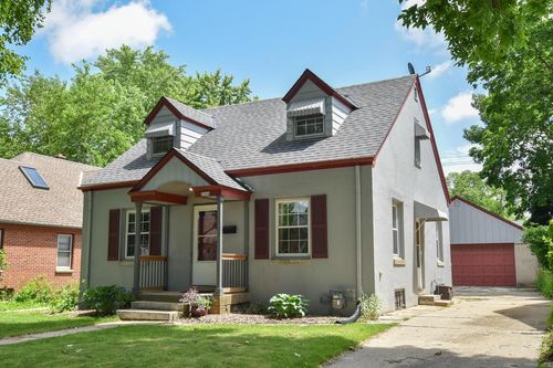 2044 S 96th St, WEST ALLIS, WI, 53227-1425 | Card Image