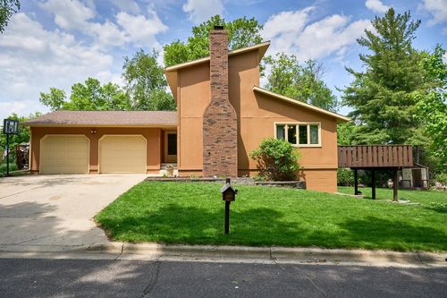 811 Church Hill Ln, Glencoe, MN, 55336-3168 | Card Image