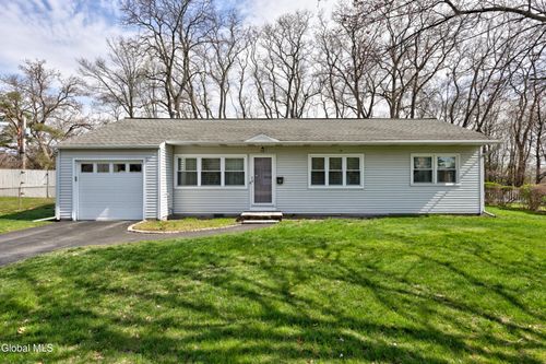 19 Stirrup Dr, Colonie, NY, 12205-2309 | Card Image