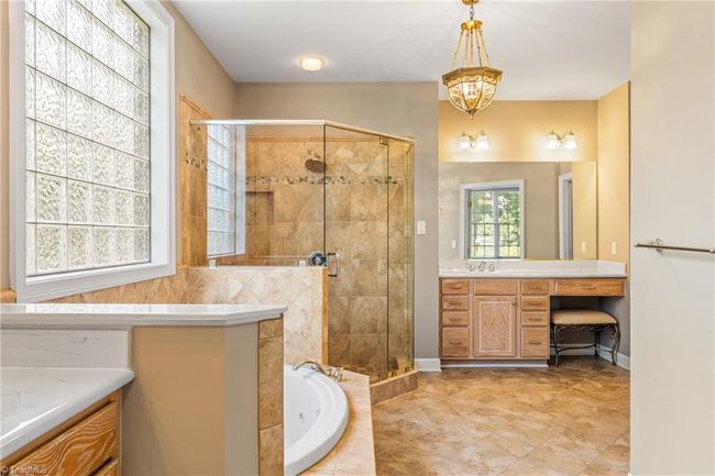 Primary Bathroom | Image 30