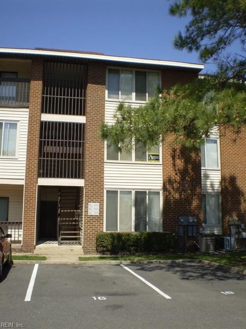 8 Pacific Dr, Hampton, VA, 23666-5701 | Card Image