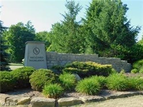 23 Highland Mist Circle, Hinckley, OH, 44233 | Card Image