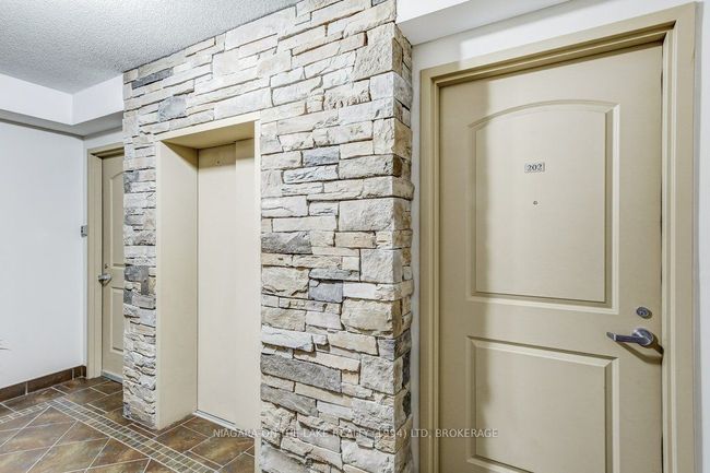 202 - 678 Line 2 Rd, Condo with 2 bedrooms, 2 bathrooms and 1 parking in Niagara on the Lake ON | Image 4