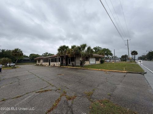 319 Courthouse Rd, Gulfport, MS, 39507-1871 | Card Image