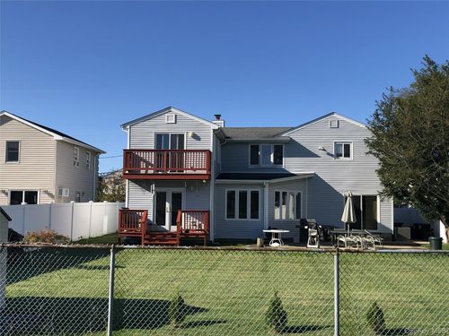 69 Ann Dr S, Freeport, NY, 11520-5706 | Card Image