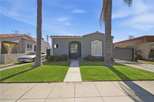 6816 Cerritos Ave, Long Beach, CA, 90805-1526 | Card Image