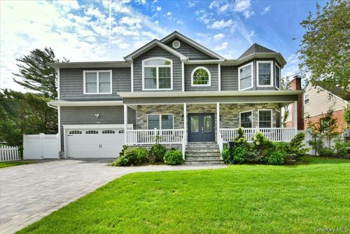 2150 Van Nostrand Avenue, Hempstead, NY, 11566 | Card Image