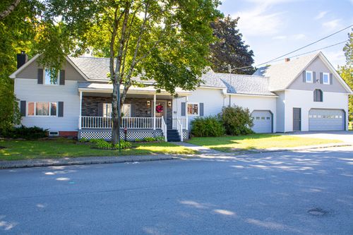 49 North Street, Newport, ME, 04953 | Card Image