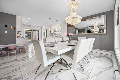 4185 Harriet Rd, Bethpage, NY, 11714-6212 | Card Image