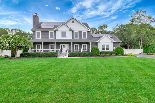 6 Mastro Ct, Calverton, NY, 11933-2318 | Card Image