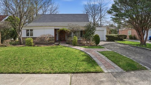 23 Hartley Rd, Great Neck, NY, 11023-1647 | Card Image