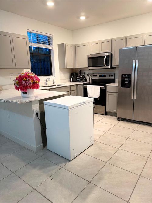 1281 Ne 3rd Ave, Florida City, FL, 33034-3427 | Card Image