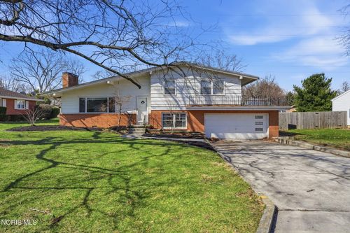 415 Glenview Dr, Fostoria, OH, 44830-1623 | Card Image