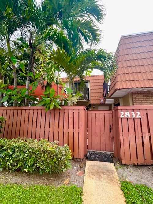 2832 Waterford Dr S, Deerfield Beach, FL, 33442-5968 | Card Image
